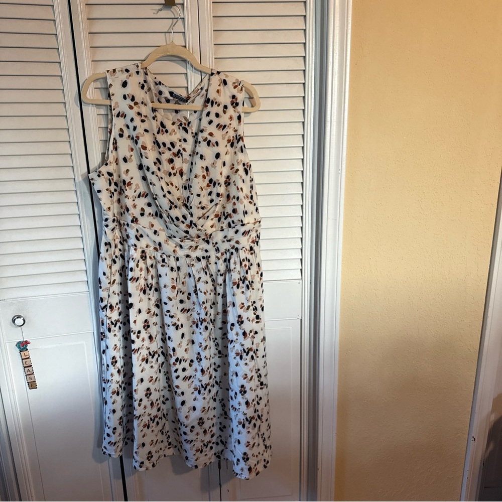Sleeveless White Dress Black and Brown Bloomchic Size 18-20 with Pockets NWT